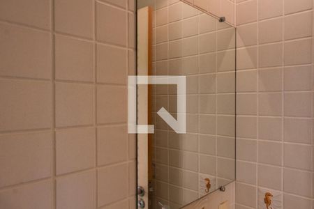 Casa de condomínio à venda com 704m², 4 quartos e 4 vagasBANHEIRO DA ÁREA DE SERVIÇO