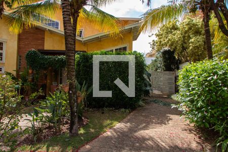 Casa de condomínio à venda com 704m², 4 quartos e 4 vagasÁREA EXTERNA FRENTE