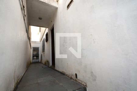 Casa para alugar com 140m², 4 quartos e 2 vagasCorredor externo