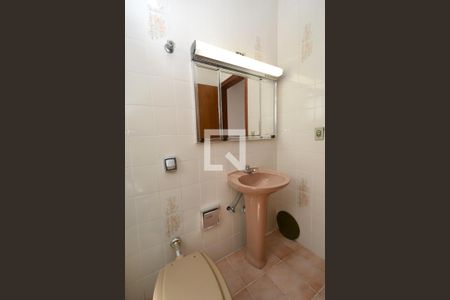 Casa para alugar com 140m², 4 quartos e 2 vagasBanheiro Social