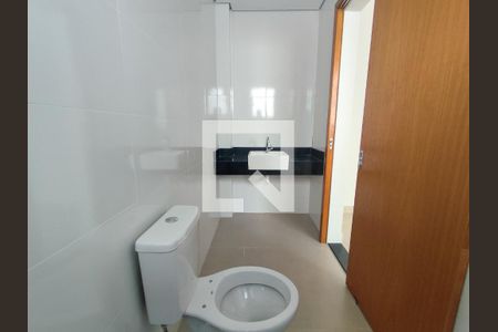 Casa à venda com 77m², 2 quartos e 1 vagaLavabo