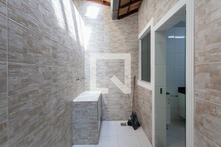 Casa à venda com 90m², 2 quartos e 1 vagaÁrea de Serviço