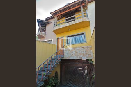 Casa à venda com 280m², 3 quartos e 3 vagas Casa à venda com 280m², 3 quartos e 3 vagasÁrea externa