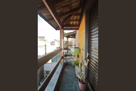 Casa à venda com 280m², 3 quartos e 3 vagas Casa à venda com 280m², 3 quartos e 3 vagasQuarto 2 varanda