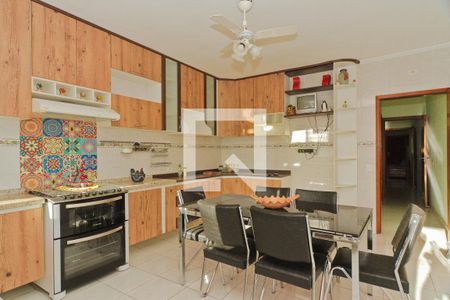 Casa à venda com 280m², 3 quartos e 3 vagas Casa à venda com 280m², 3 quartos e 3 vagasCozinha