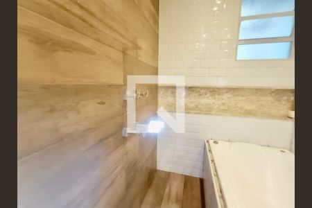 Apartamento à venda com 97m², 2 quartos e 1 vagaSuíte banheiro