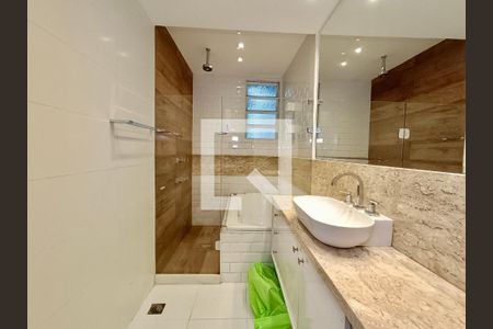 Apartamento à venda com 97m², 2 quartos e 1 vagaSuíte banheiro