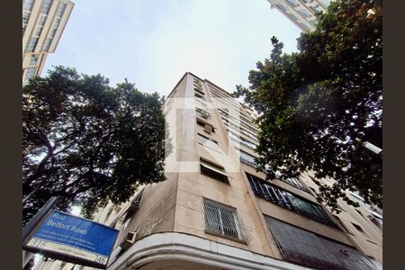 Apartamento à venda com 97m², 2 quartos e 1 vagaFachada com Plaquinha