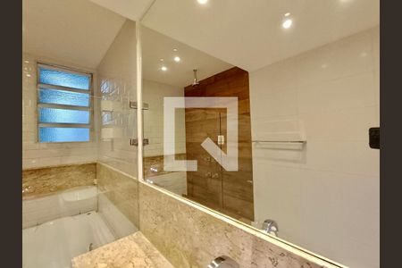 Apartamento à venda com 97m², 2 quartos e 1 vagaSuíte banheiro