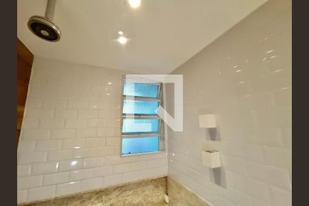 Apartamento à venda com 97m², 2 quartos e 1 vagaSuíte banheiro