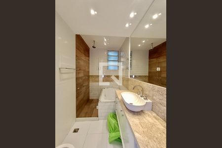 Apartamento à venda com 97m², 2 quartos e 1 vagaSuíte banheiro