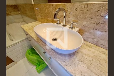 Apartamento à venda com 97m², 2 quartos e 1 vagaSuíte banheiro