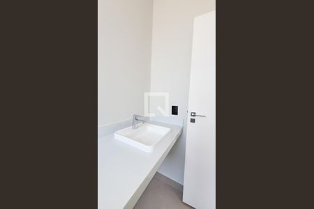 Casa de condomínio para alugar com 280m², 4 quartos e 3 vagasBanheiro da Suíte 1