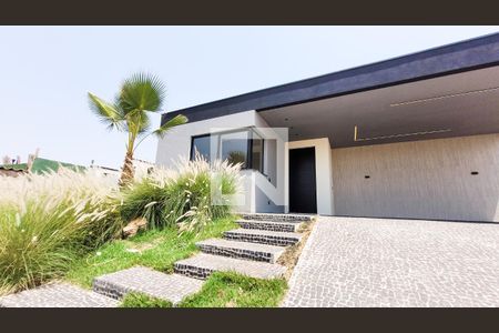 Casa de condomínio para alugar com 280m², 4 quartos e 3 vagasFachada