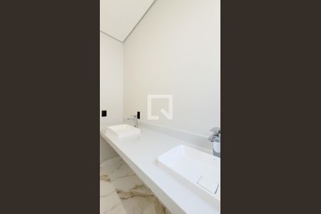 Casa de condomínio para alugar com 280m², 4 quartos e 3 vagasBanheiro da Suíte 2