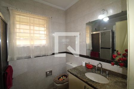 Casa à venda com 230m², 5 quartos e 4 vagasBanheiro 1