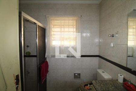 Casa à venda com 230m², 5 quartos e 4 vagasBanheiro 1