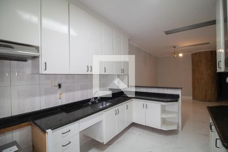 Casa para alugar com 340m², 5 quartos e 5 vagas Casa para alugar com 340m², 5 quartos e 5 vagasCozinha