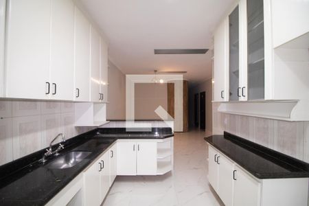 Casa para alugar com 340m², 5 quartos e 5 vagas Casa para alugar com 340m², 5 quartos e 5 vagasCozinha