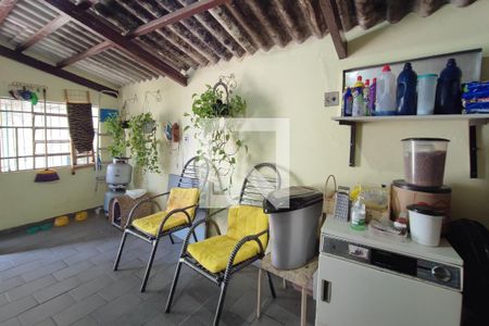 Casa à venda com 348m², 3 quartos e 5 vagas Casa à venda com 348m², 3 quartos e 5 vagasQuintal