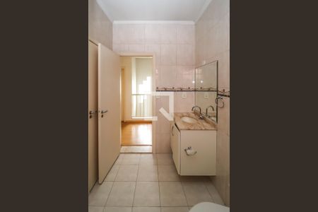 Banheiro de casa para alugar com 3 quartos, 240m² em Vila Brasilina, São Paulo