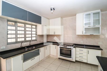 Cozinha de casa para alugar com 3 quartos, 240m² em Vila Brasilina, São Paulo