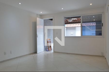 Sala de casa à venda com 2 quartos, 100m² em Curicica, Rio de Janeiro
