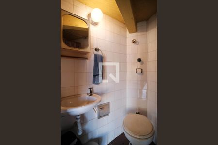 Casa à venda com 140m², 3 quartos e sem vaga Casa à venda com 140m², 3 quartos e sem vagaBanheiro de Serviço