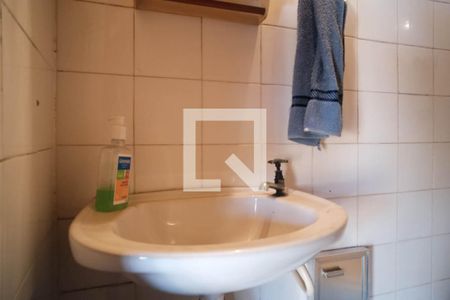 Casa à venda com 140m², 3 quartos e sem vaga Casa à venda com 140m², 3 quartos e sem vagaBanheiro de Serviço