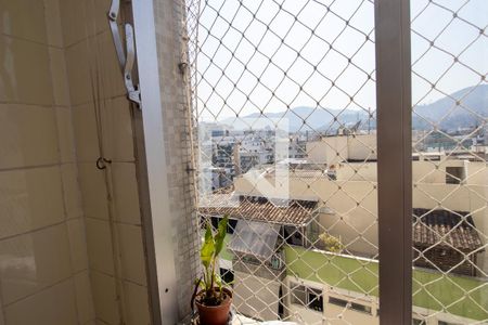 Apartamento à venda com 77m², 2 quartos e 2 vagasÁrea de Serviço