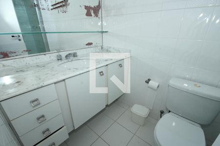 Apartamento para alugar com 189m², 3 quartos e 3 vagasBanheiro da Suíte 2