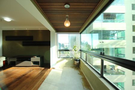 Apartamento para alugar com 189m², 3 quartos e 3 vagasVaranda