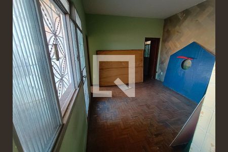 Casa à venda com 95m², 2 quartos e 6 vagasSala