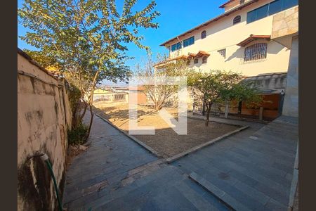 Casa à venda com 95m², 2 quartos e 6 vagasFachada 