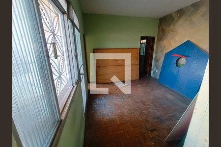 Casa à venda com 95m², 2 quartos e 6 vagasSala