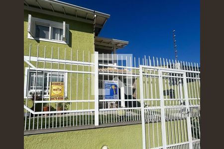 Casa à venda com 140m², 3 quartos e 3 vagas Casa à venda com 140m², 3 quartos e 3 vagasFachada