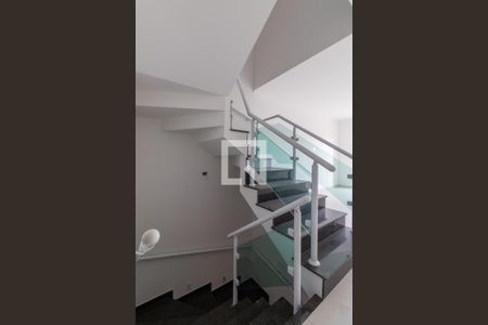 Casa à venda com 179m², 3 quartos e 2 vagasEscada 