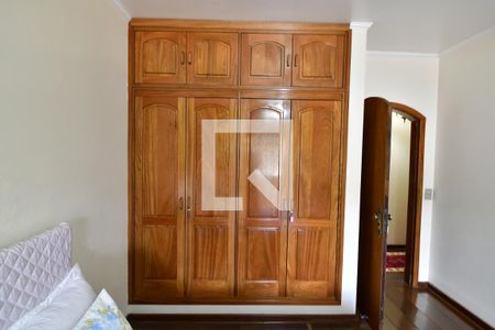 Casa à venda com 400m², 4 quartos e 4 vagasQuarto 2 - Armários