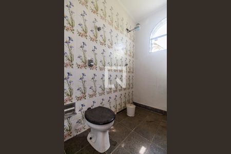 Casa de condomínio para alugar com 200m², 3 quartos e 4 vagasBanheiro -Área comum