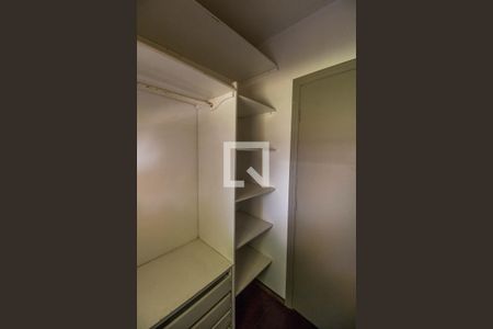 Casa de condomínio para alugar com 200m², 3 quartos e 4 vagasCloset da suíte