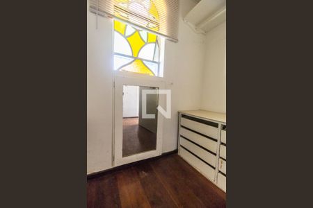 Casa de condomínio para alugar com 200m², 3 quartos e 4 vagasCloset da suíte