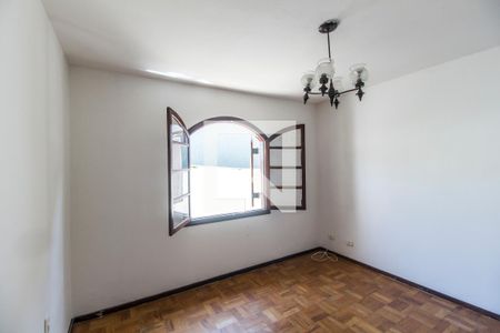 Casa de condomínio para alugar com 200m², 3 quartos e 4 vagasSuíte
