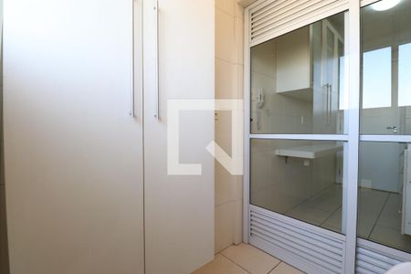 Apartamento para alugar com 71m², 2 quartos e 1 vagaÁrea de Serviço