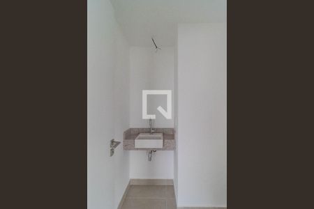 Lavabo de apartamento à venda com 3 quartos, 135m² em Água Branca, São Paulo