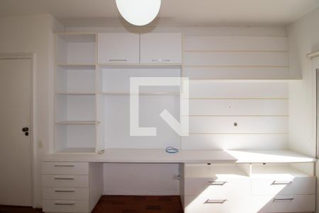 Casa à venda com 320m², 3 quartos e 2 vagas Casa à venda com 320m², 3 quartos e 2 vagasQuarto 3