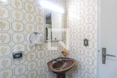 Casa à venda com 180m², 3 quartos e 2 vagasBanheiro