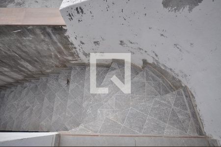 Casa para alugar com 80m², 2 quartos e sem vagaEscada