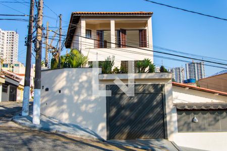 Casa para alugar com 140m², 3 quartos e 6 vagas Casa para alugar com 140m², 3 quartos e 6 vagasFachada