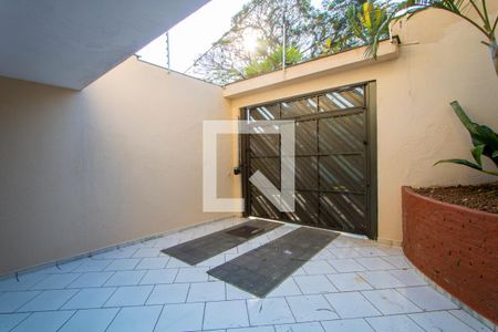 Casa para alugar com 140m², 3 quartos e 6 vagas Casa para alugar com 140m², 3 quartos e 6 vagasGaragem