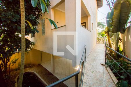Casa para alugar com 140m², 3 quartos e 6 vagas Casa para alugar com 140m², 3 quartos e 6 vagasCorredor - Externo